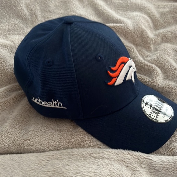 SOLD ✅: Denver Broncos Hat - Picture 4 of 5